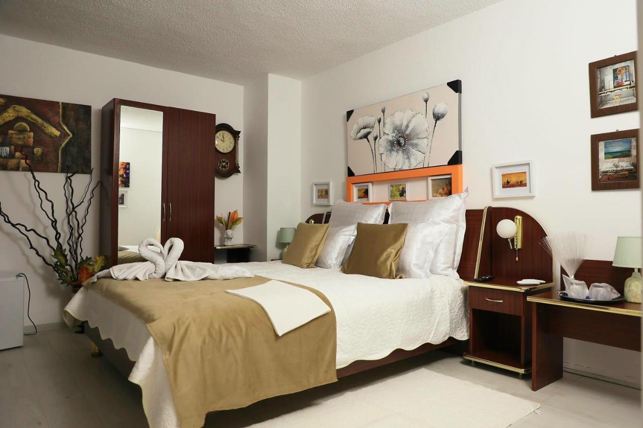 Casa Mina Hotel บุชเตนี ภายนอก รูปภาพ